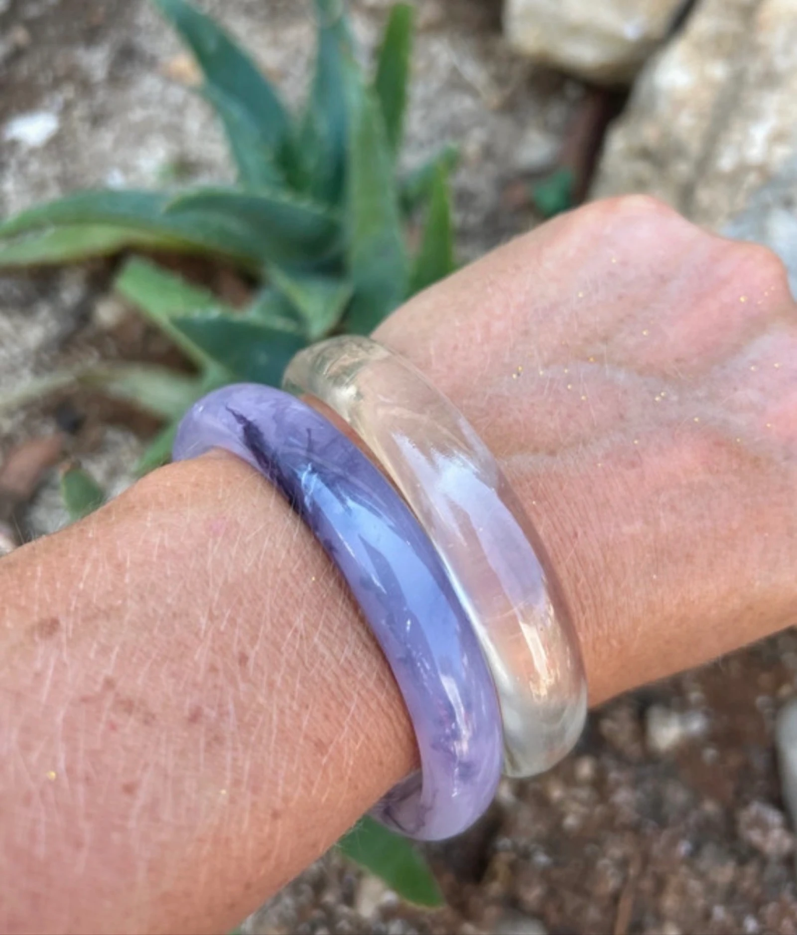 2 joncs résine jade violet et verre